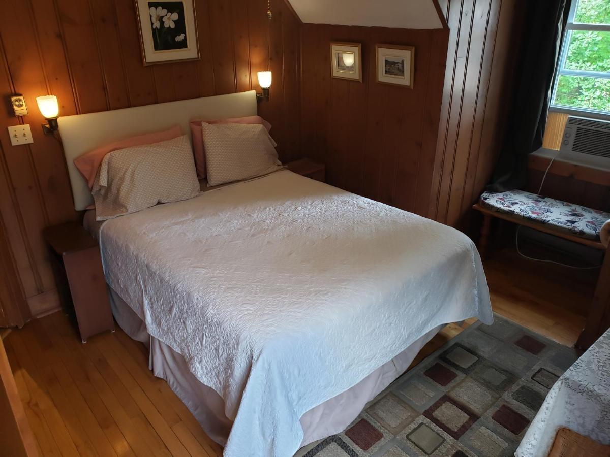 Auberge Bonne Nuit-Bonjour Sainte-Adèle Екстериор снимка